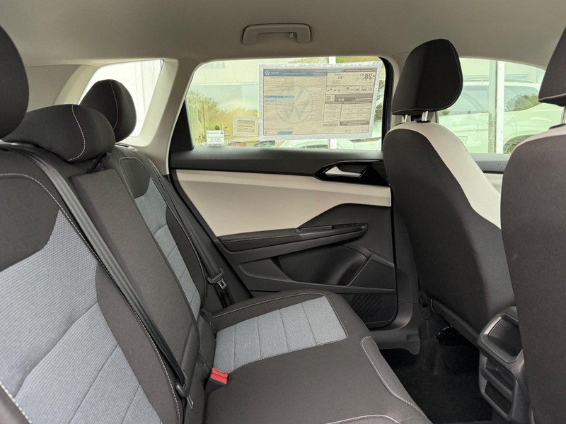 Volkswagen Taos Vehicle Full-screen Gallery Image 5