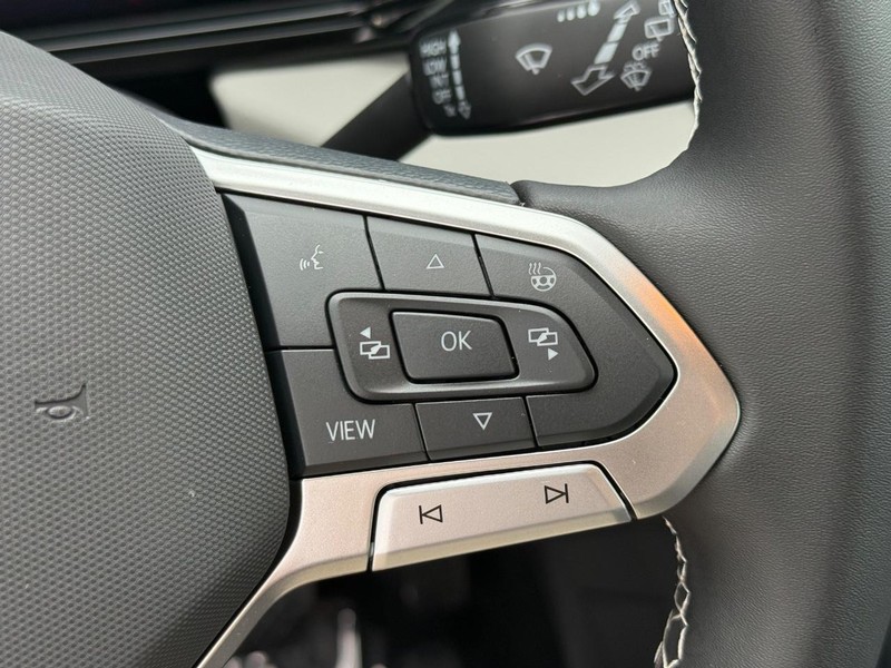 Volkswagen Taos Vehicle Full-screen Gallery Image 12