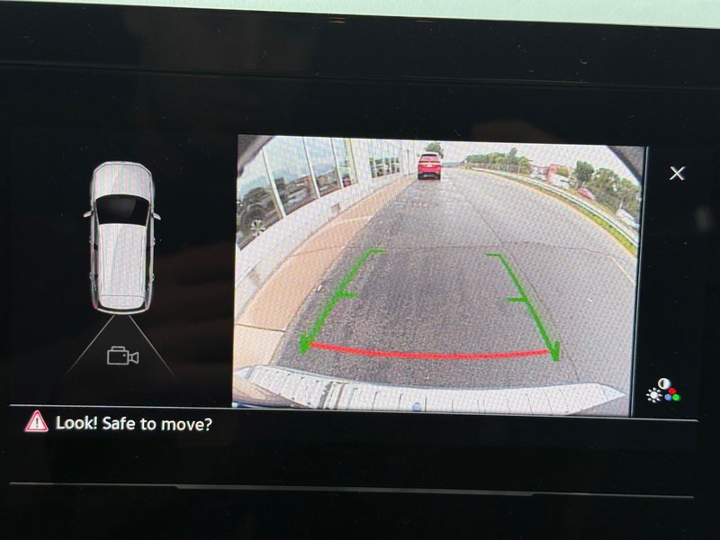 Volkswagen Taos Vehicle Full-screen Gallery Image 13