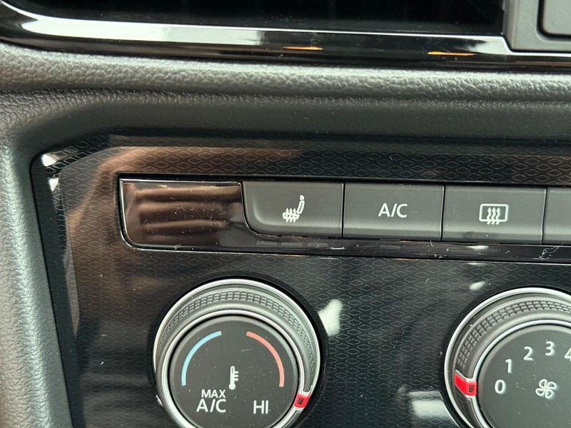 Volkswagen Taos Vehicle Full-screen Gallery Image 14