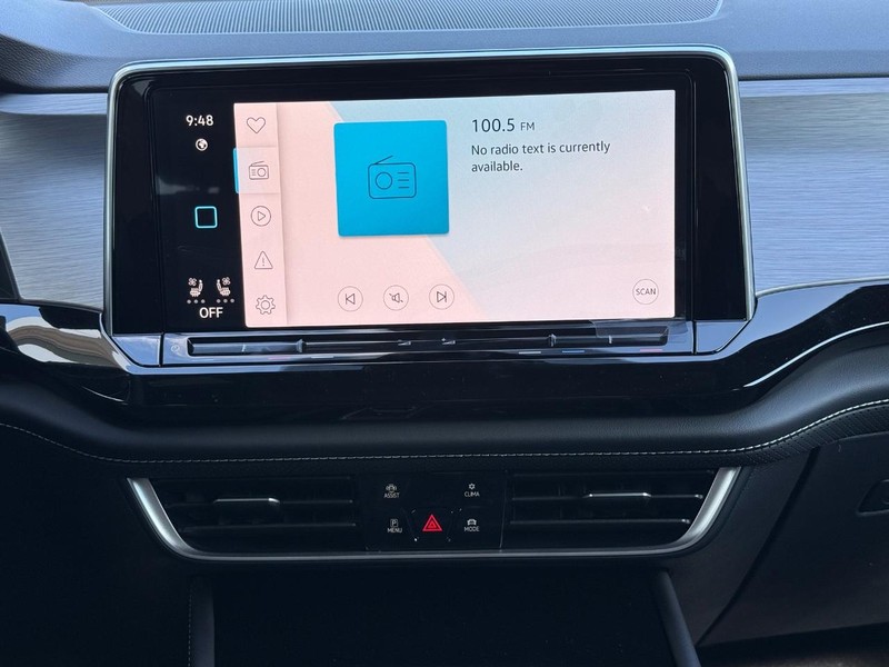 Volkswagen Atlas Cross Sport Vehicle Full-screen Gallery Image 7