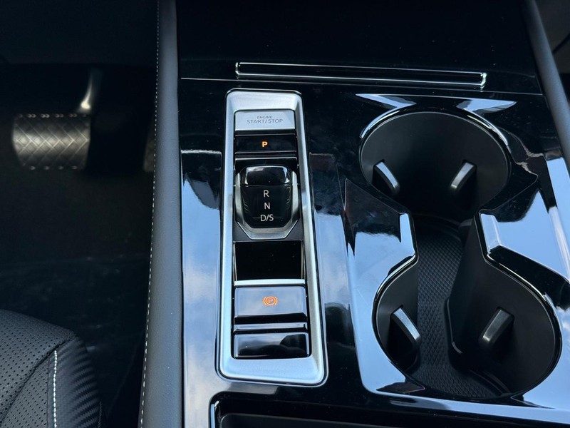 Volkswagen Atlas Cross Sport Vehicle Full-screen Gallery Image 8