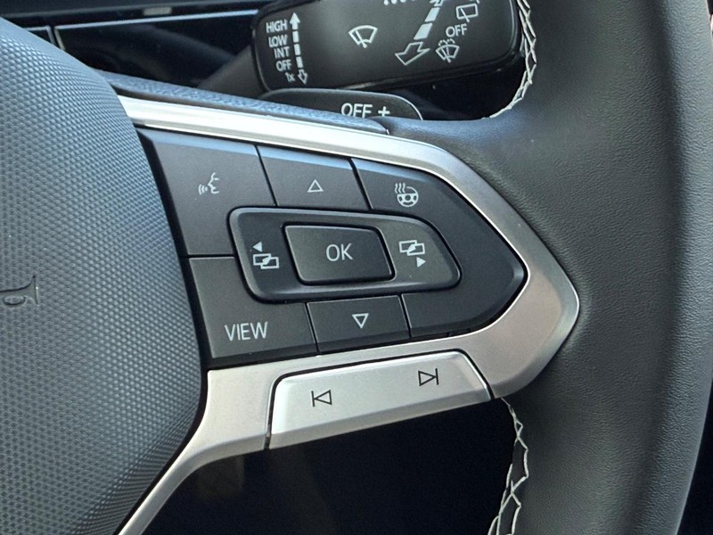 Volkswagen Atlas Cross Sport Vehicle Full-screen Gallery Image 12