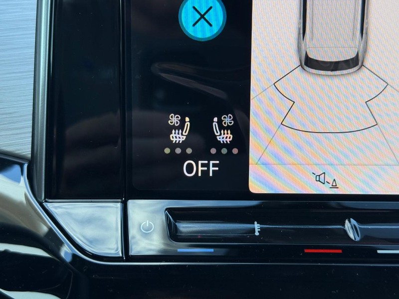 Volkswagen Atlas Cross Sport Vehicle Full-screen Gallery Image 14