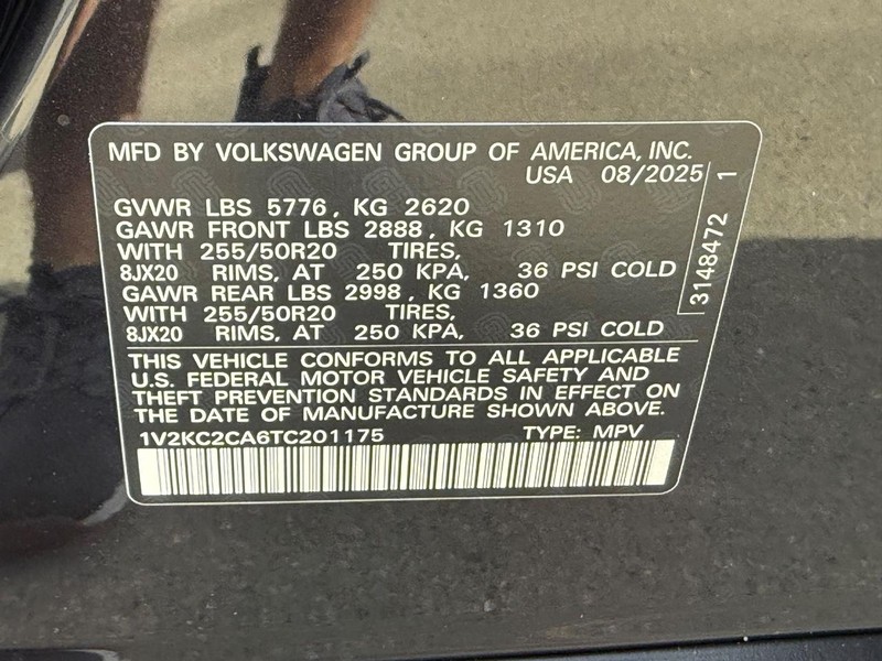 Volkswagen Atlas Cross Sport Vehicle Full-screen Gallery Image 17