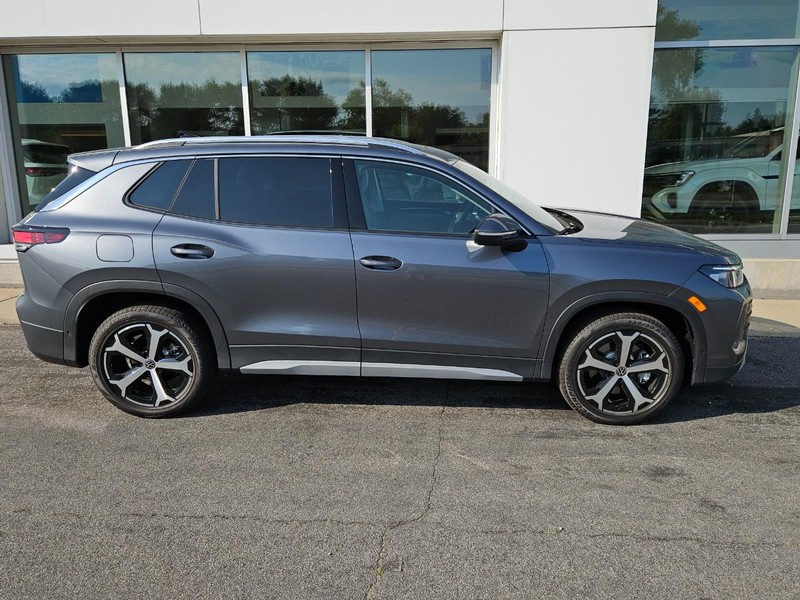 Volkswagen Tiguan Vehicle Full-screen Gallery Image 2