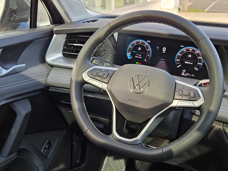 Volkswagen Tiguan Vehicle Full-screen Gallery Image 8