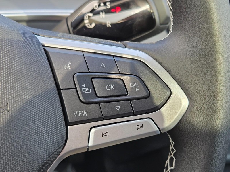 Volkswagen Tiguan Vehicle Full-screen Gallery Image 11