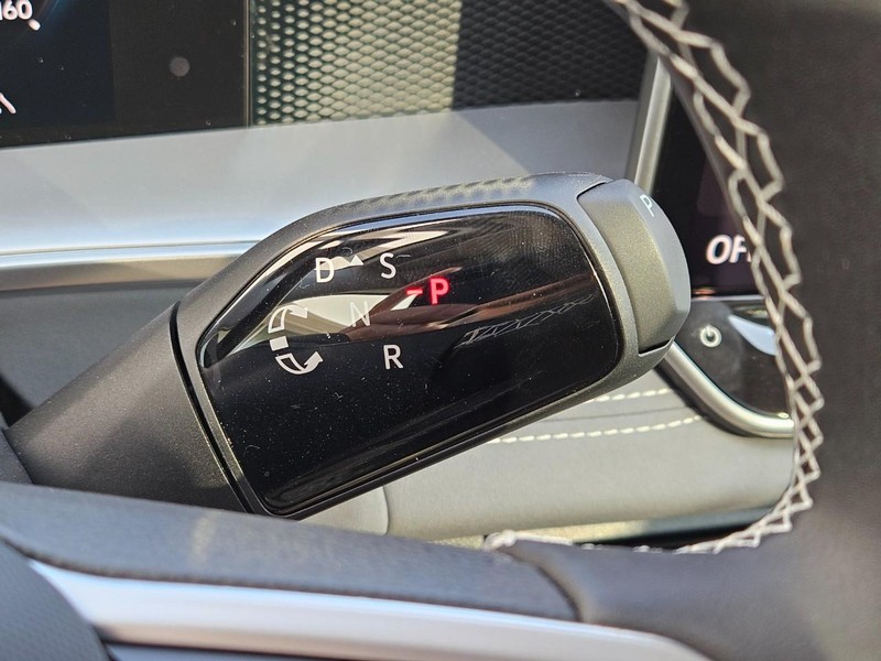 Volkswagen Tiguan Vehicle Full-screen Gallery Image 12