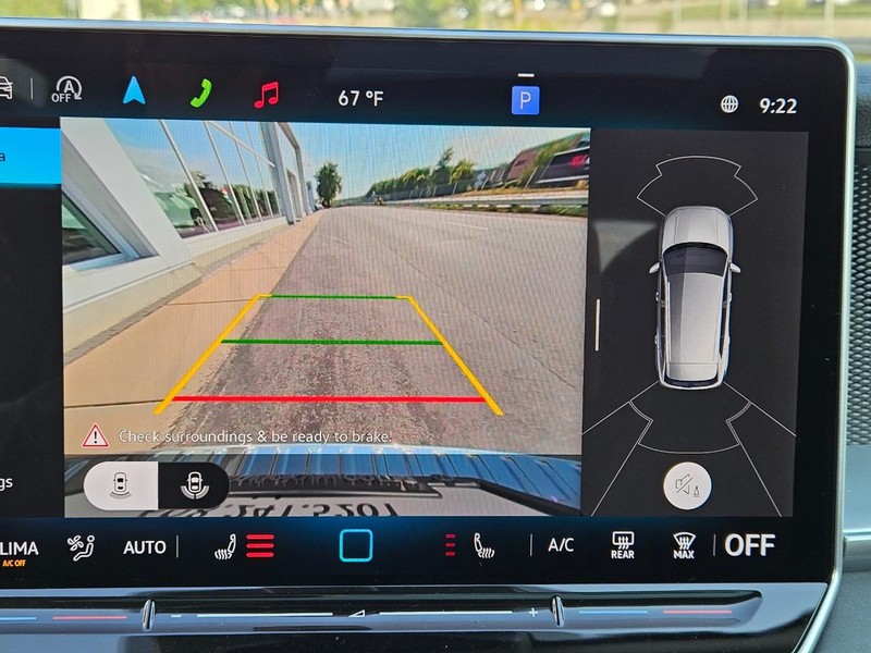 Volkswagen Tiguan Vehicle Full-screen Gallery Image 13