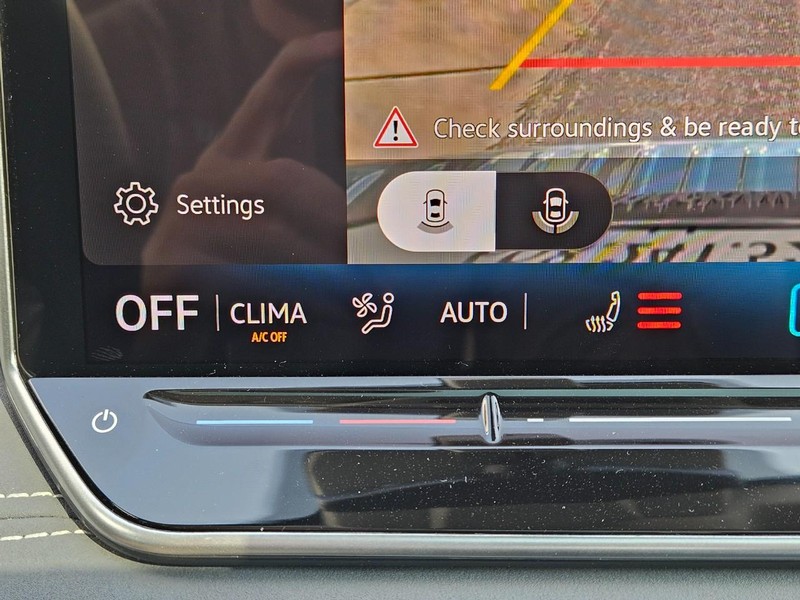 Volkswagen Tiguan Vehicle Full-screen Gallery Image 14