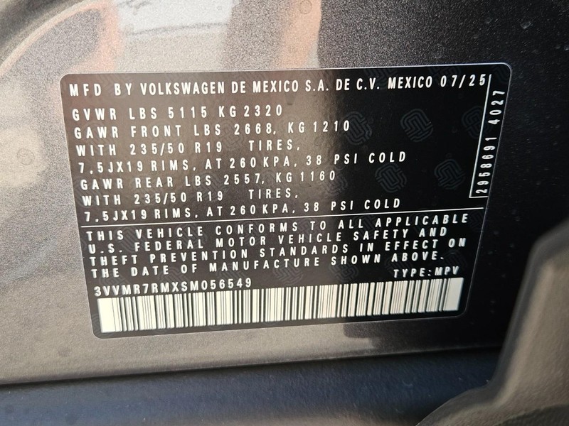 Volkswagen Tiguan Vehicle Full-screen Gallery Image 17