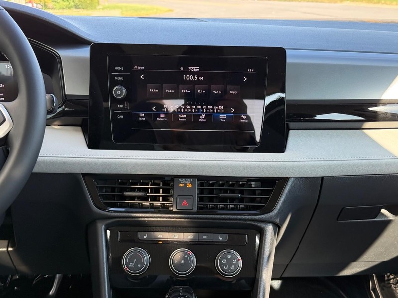 Volkswagen Taos Vehicle Full-screen Gallery Image 7