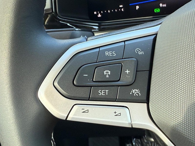 Volkswagen Taos Vehicle Full-screen Gallery Image 11