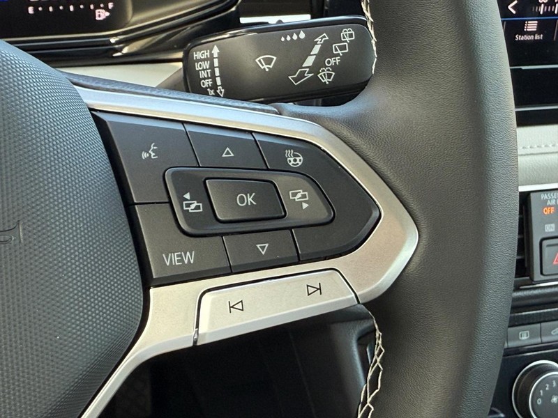 Volkswagen Taos Vehicle Full-screen Gallery Image 12