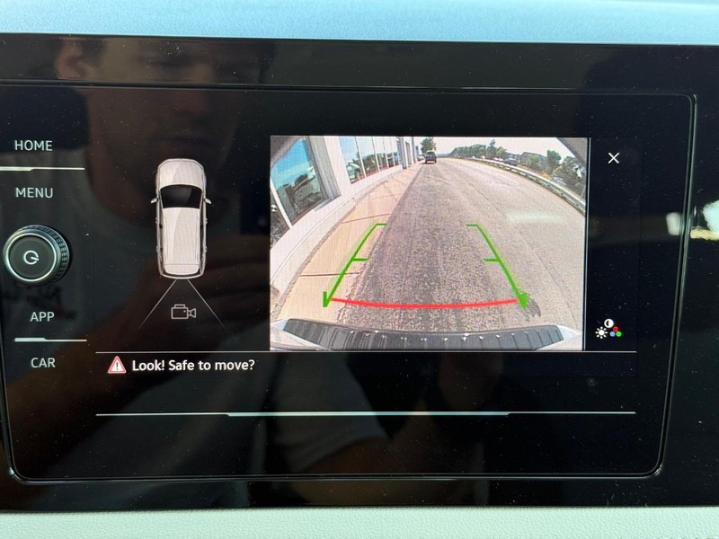 Volkswagen Taos Vehicle Full-screen Gallery Image 13