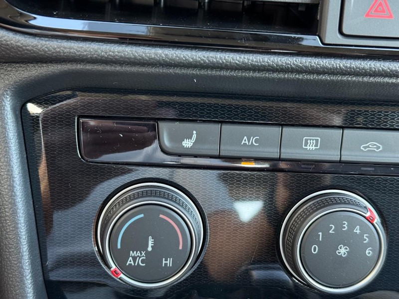 Volkswagen Taos Vehicle Full-screen Gallery Image 14