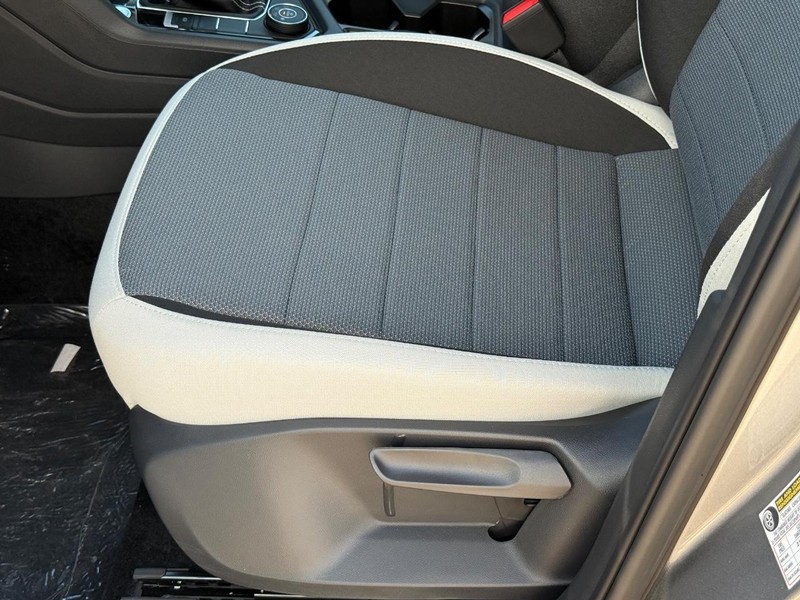 Volkswagen Taos Vehicle Full-screen Gallery Image 16