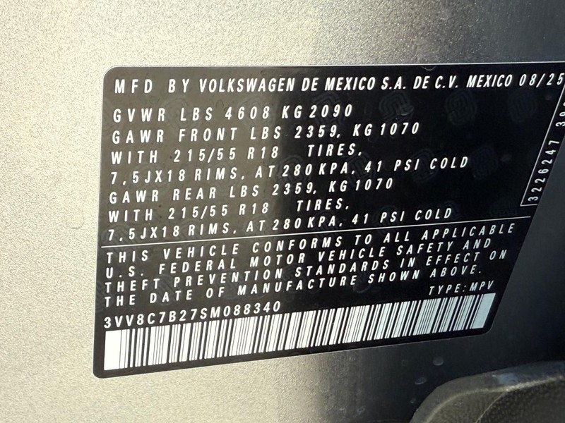 Volkswagen Taos Vehicle Full-screen Gallery Image 17