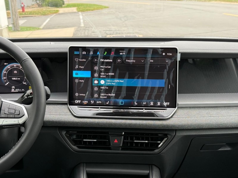 Volkswagen Tiguan Vehicle Full-screen Gallery Image 7