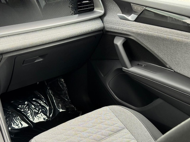 Volkswagen Tiguan Vehicle Full-screen Gallery Image 9