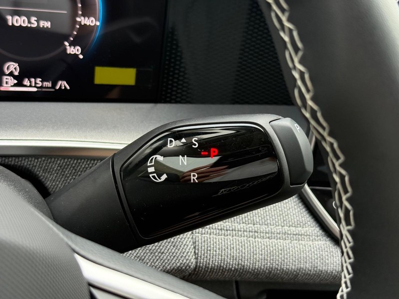 Volkswagen Tiguan Vehicle Full-screen Gallery Image 12