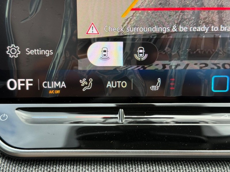 Volkswagen Tiguan Vehicle Full-screen Gallery Image 14