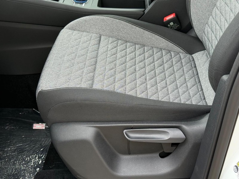 Volkswagen Tiguan Vehicle Full-screen Gallery Image 16