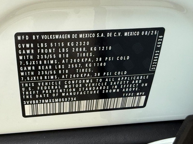 Volkswagen Tiguan Vehicle Full-screen Gallery Image 17