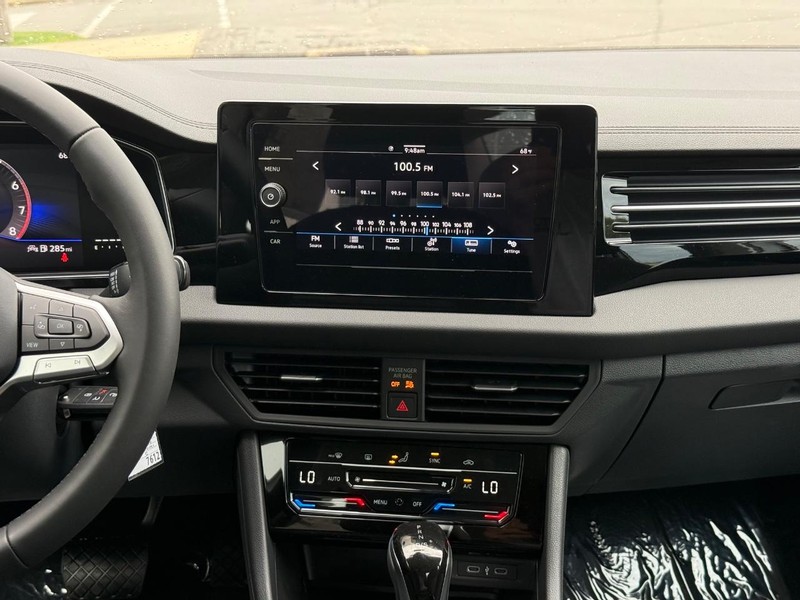 Volkswagen Jetta Vehicle Full-screen Gallery Image 7