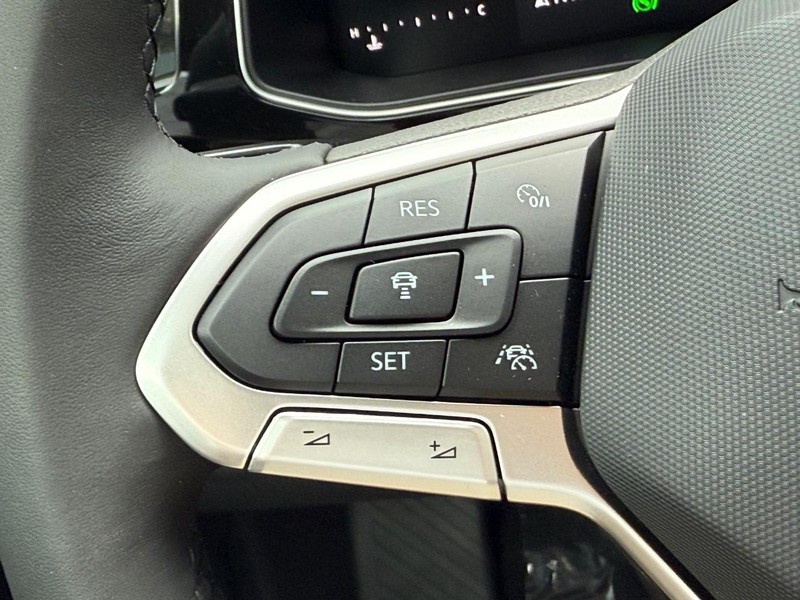 Volkswagen Jetta Vehicle Full-screen Gallery Image 11