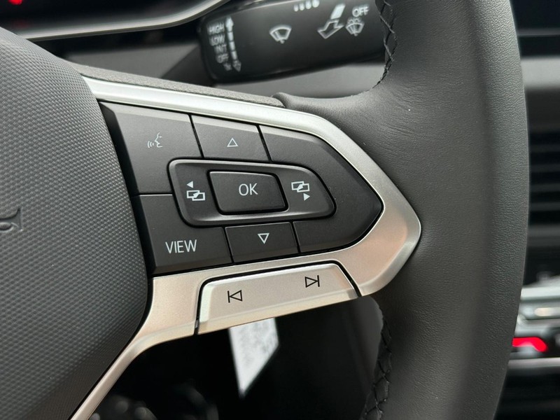 Volkswagen Jetta Vehicle Full-screen Gallery Image 12