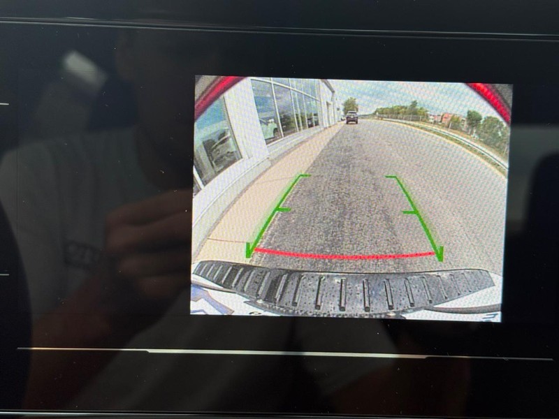 Volkswagen Jetta Vehicle Full-screen Gallery Image 13