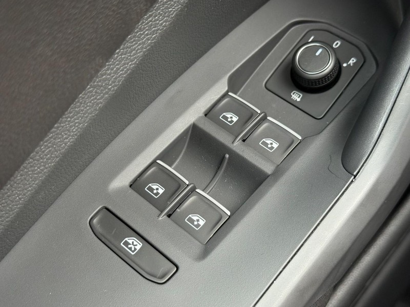 Volkswagen Jetta Vehicle Full-screen Gallery Image 14