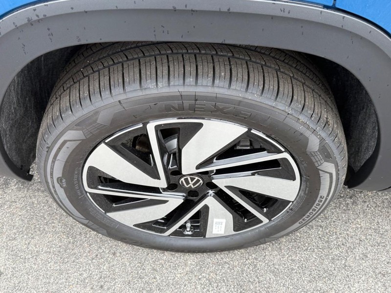 Volkswagen Atlas Vehicle Full-screen Gallery Image 4