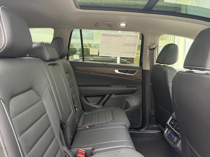 Volkswagen Atlas Vehicle Full-screen Gallery Image 5