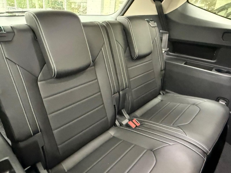 Volkswagen Atlas Vehicle Full-screen Gallery Image 6