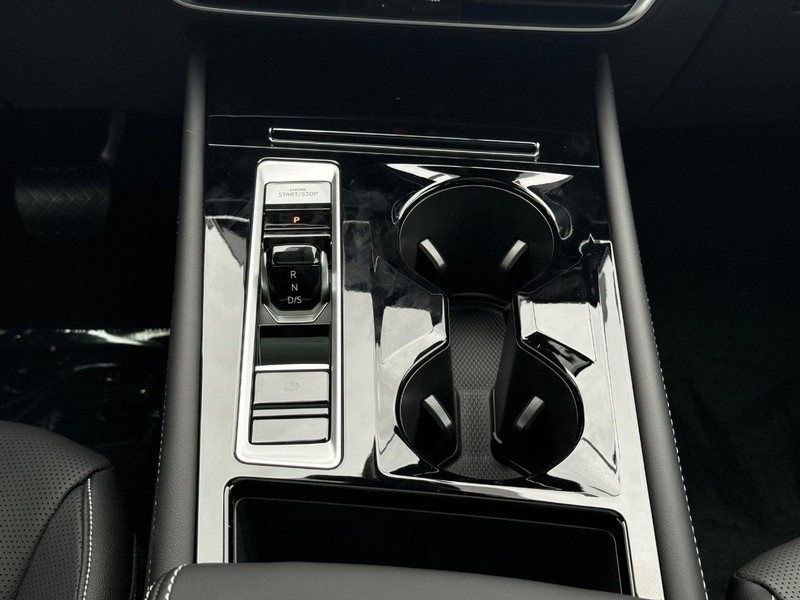 Volkswagen Atlas Vehicle Full-screen Gallery Image 10