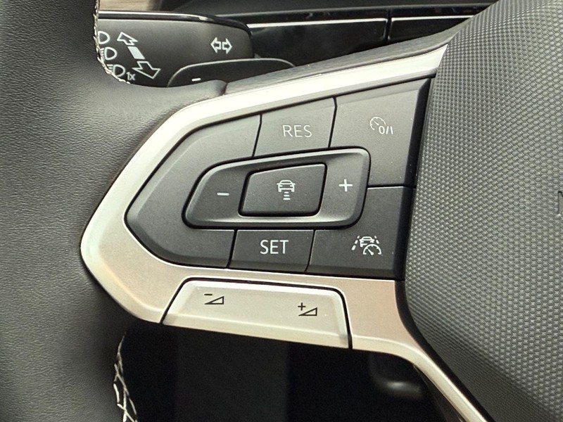 Volkswagen Atlas Vehicle Full-screen Gallery Image 13