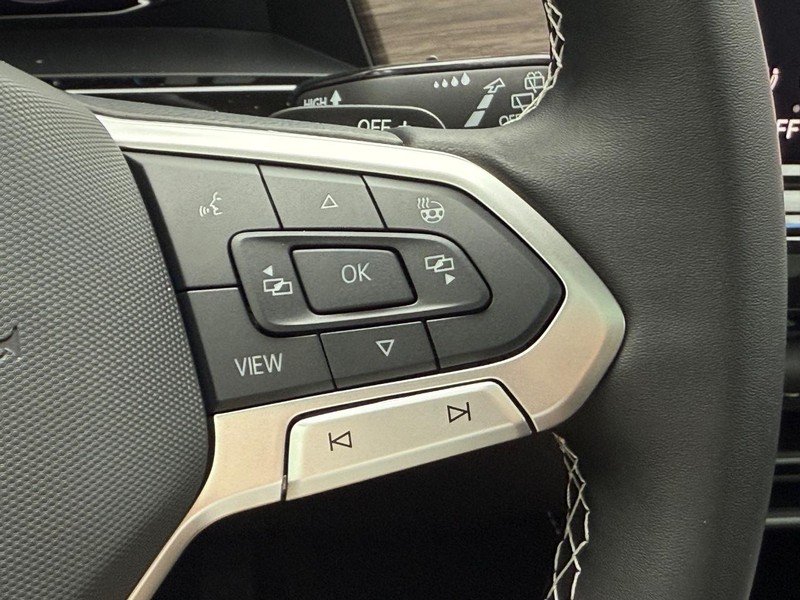 Volkswagen Atlas Vehicle Full-screen Gallery Image 14