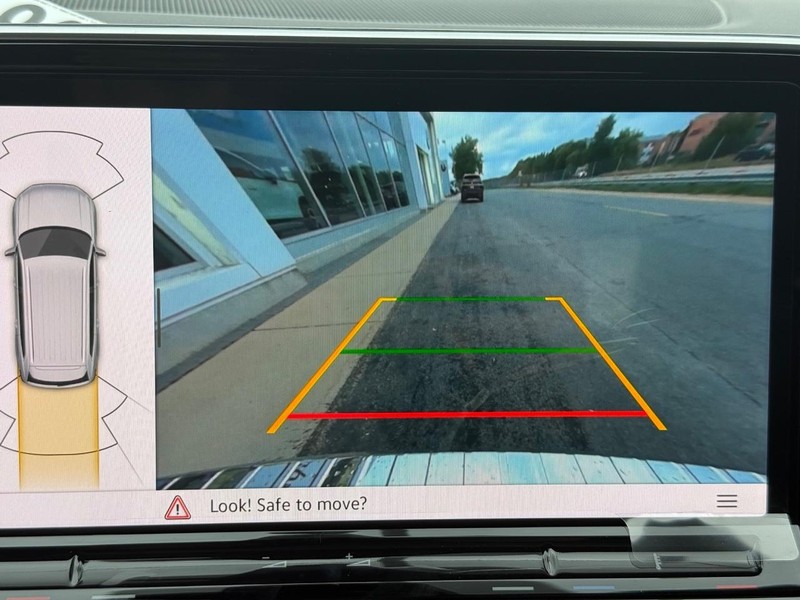 Volkswagen Atlas Vehicle Full-screen Gallery Image 15