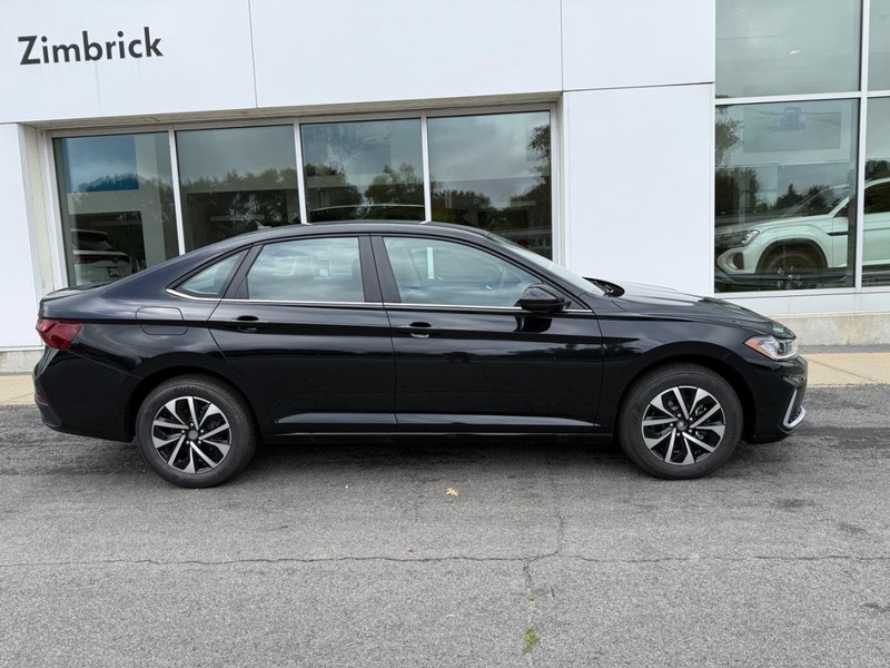 Volkswagen Jetta Vehicle Full-screen Gallery Image 2