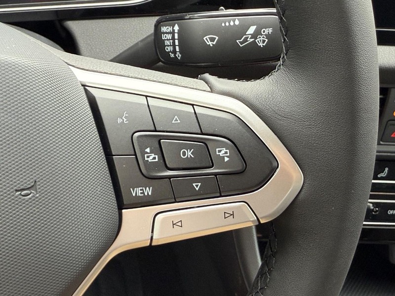 Volkswagen Jetta Vehicle Full-screen Gallery Image 11