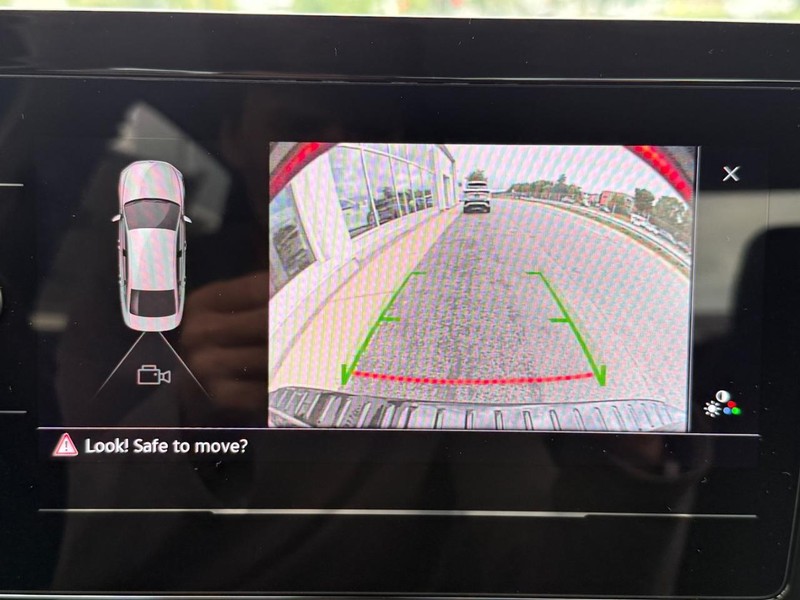 Volkswagen Jetta Vehicle Full-screen Gallery Image 12