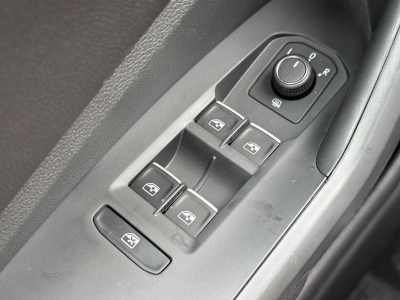 Volkswagen Jetta Vehicle Full-screen Gallery Image 13