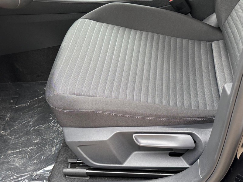 Volkswagen Jetta Vehicle Full-screen Gallery Image 14