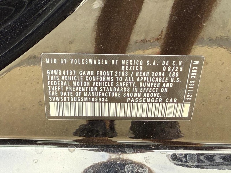 Volkswagen Jetta Vehicle Full-screen Gallery Image 15