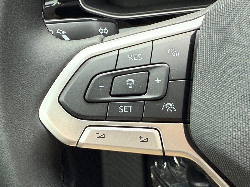 Volkswagen Jetta Vehicle Full-screen Gallery Image 11