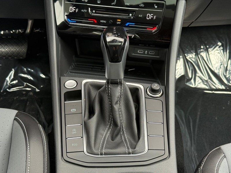 Volkswagen Jetta Vehicle Full-screen Gallery Image 7