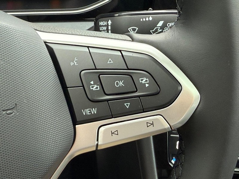 Volkswagen Jetta Vehicle Full-screen Gallery Image 11